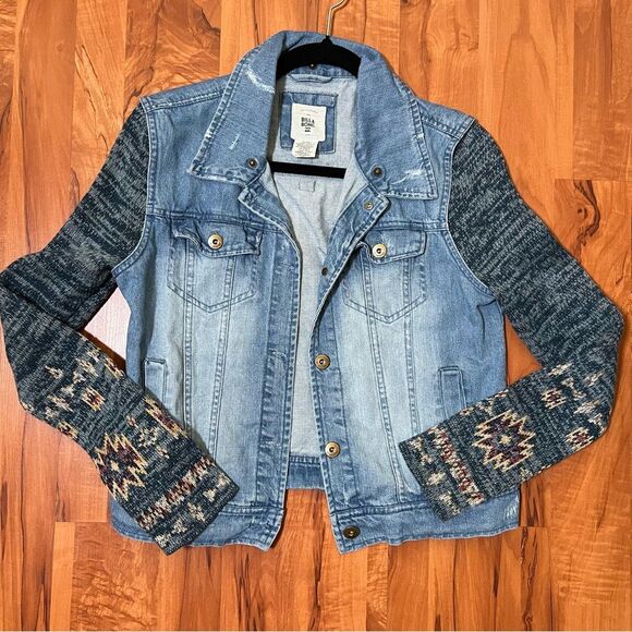 Billabong Jackets & Blazers - Billabong Jean jacket with sweater sleeves 💗 great used condition